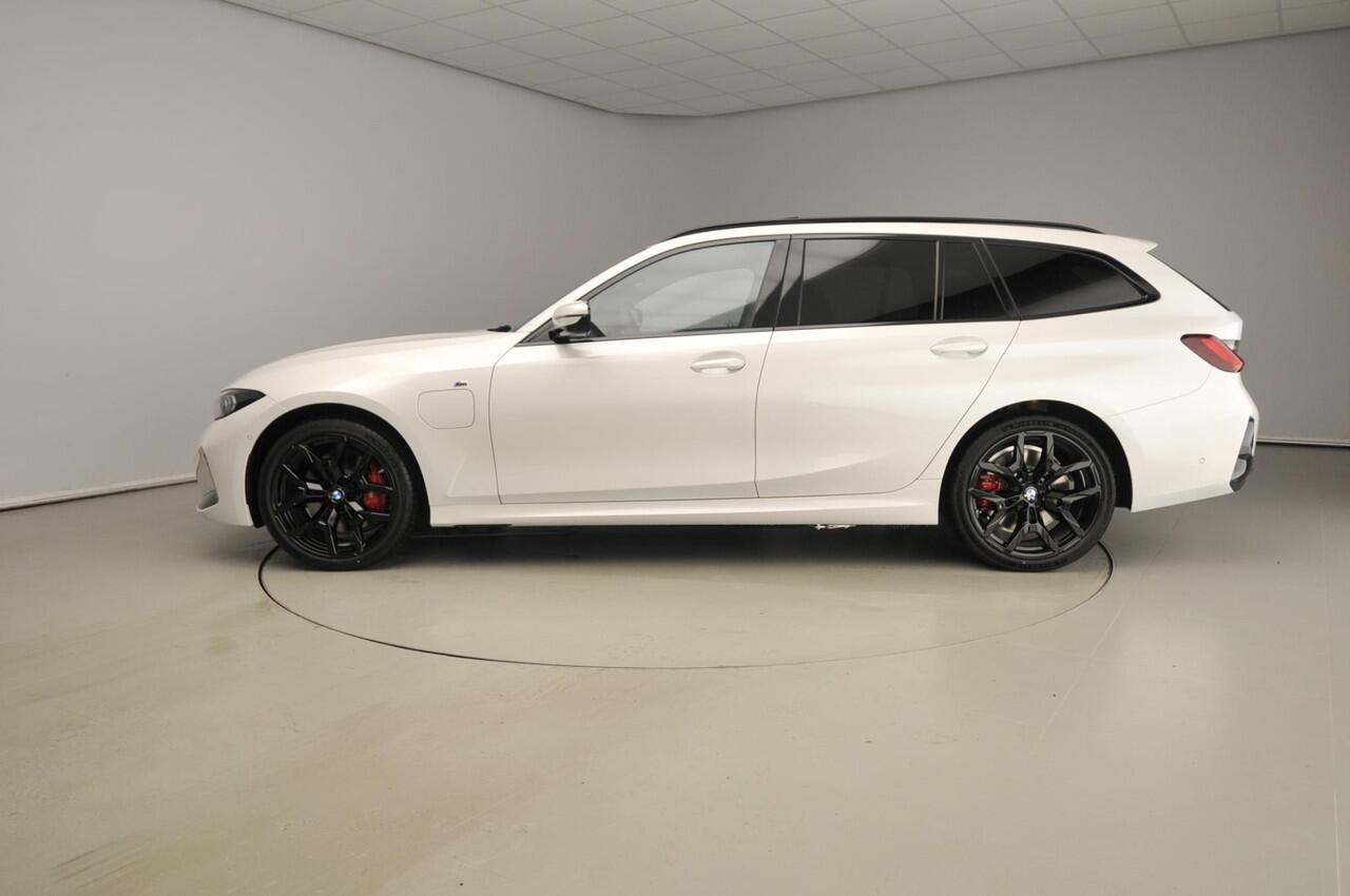 BMW 3-SERIE Touring 330e M-Sportpakket Pro / Panoramadak / Harman-Kardon / Innovation Pack / Comfort Pack