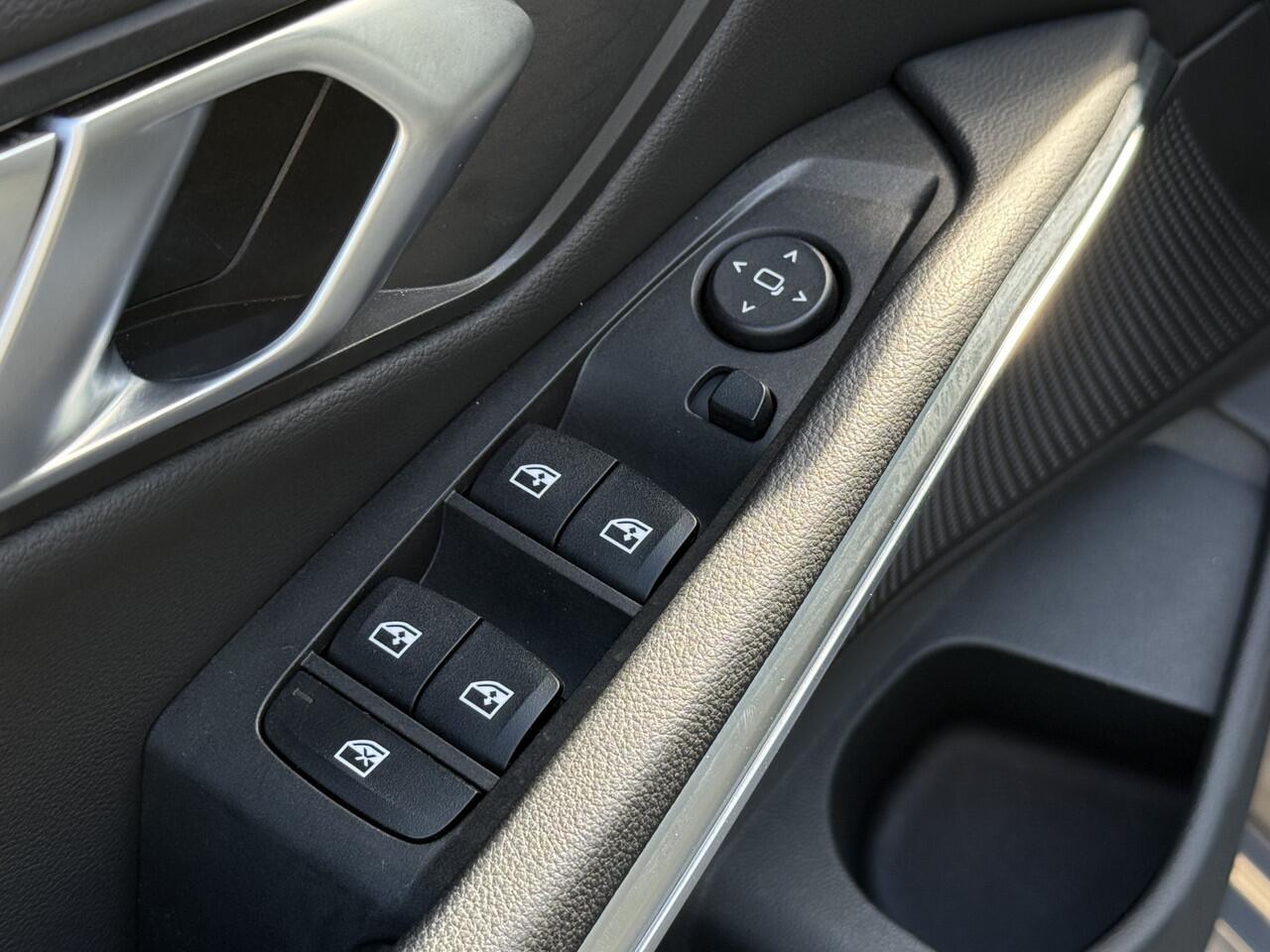 BMW 3-SERIE Sedan 318i | Business Ed. | Luxury Line | Camera | 18'' | Stoelverw. | HiFi