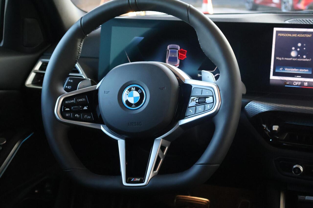 BMW 3-SERIE 330e Sedan | M Sportpakket Pro | Comfort Pack