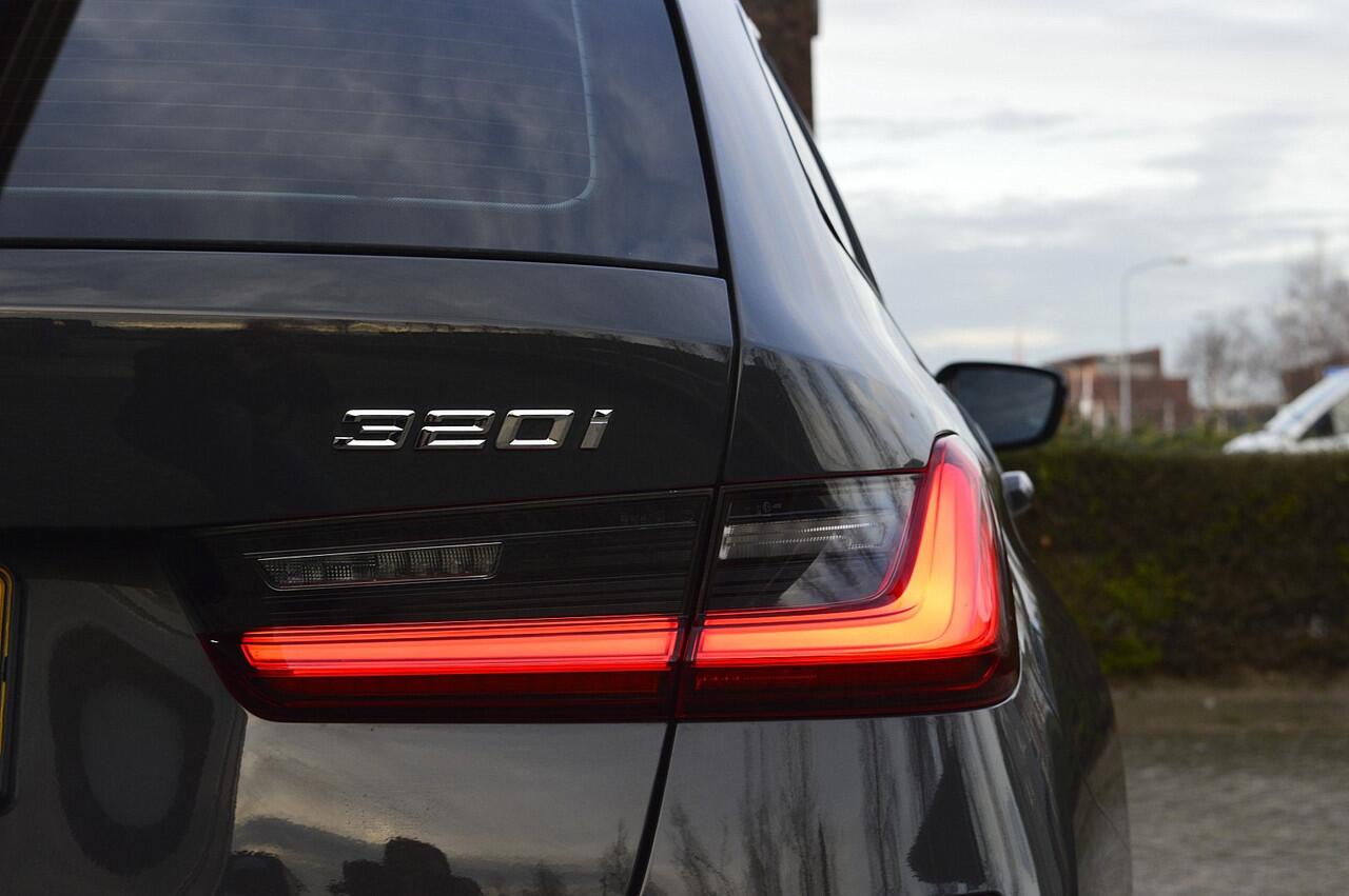 BMW 3-SERIE Touring 320i M-Sport Rijklaarprijs-Garantie Leder Interieur Apple carplay Led Trekhaak 19 Inch