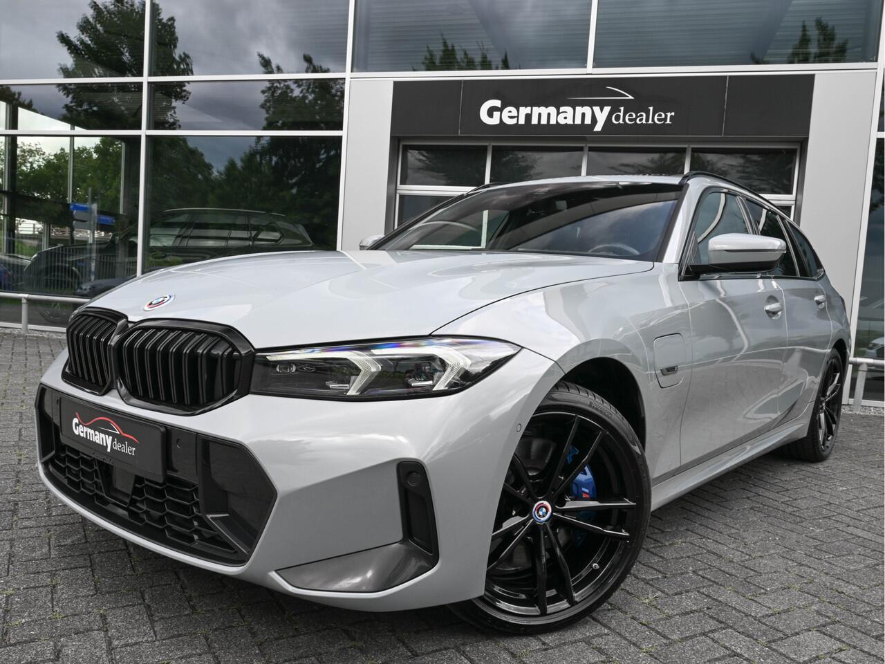 BMW 3-SERIE Touring 330e xDrive 292pk M-Sport Pro Pano H&K Tr-Haak HUD ACC Widescreen Ind-Brooklyn Shadowline