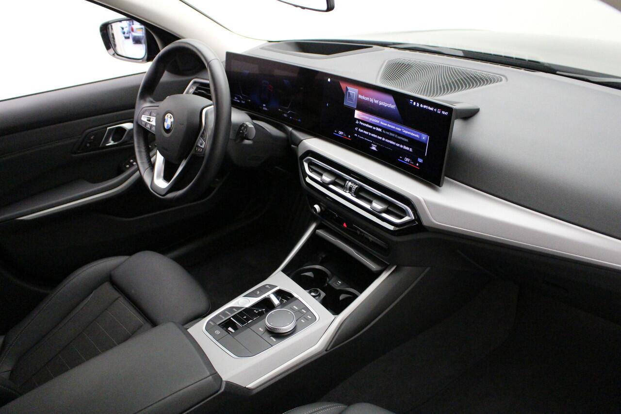 BMW 3-SERIE Touring 320d | Elek. Trekhaak | Standkachel | Driving Assistant Professional | 18" M-sport | Zwarte nieren Elek. Verst. Sportstoelen met Memory | Camera