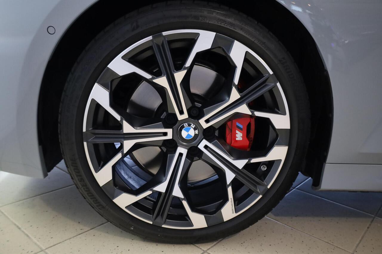 BMW 3-SERIE Touring 320i | M Sportpakket Pro | Panoramadak | Elektr. Trekhaak | Sportstoelen | Stoelverwarming | Comfort Access