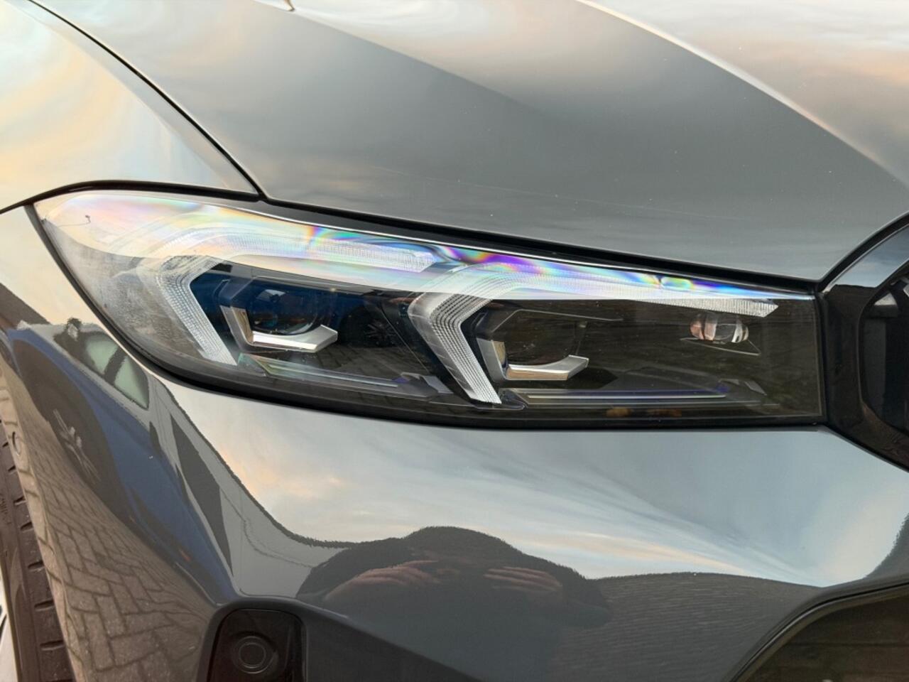 BMW 3-SERIE 320E M-Sport Pro Pakket Panodak 19 Inch Trekhaak Leer Head-Up