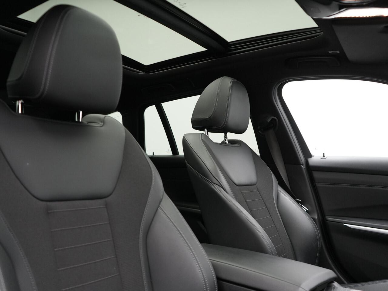 BMW 3-SERIE Touring 330e xDrive Sportline Plug In Hybrid 293pk Dealer O.H. PHEV | Panodak | Head Up | Adaptive Cruise | Laser LED | Harman & Kardon | Lederen M-Sport Sportstoelen Memory & Verwarmd | Sfeerverlichting | Virtual | Navigatie |
