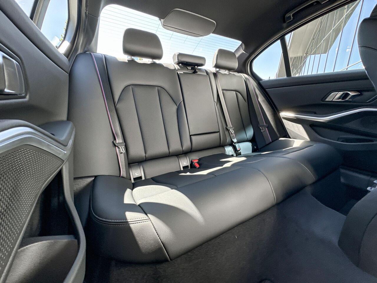 BMW 3-SERIE Sedan 330e