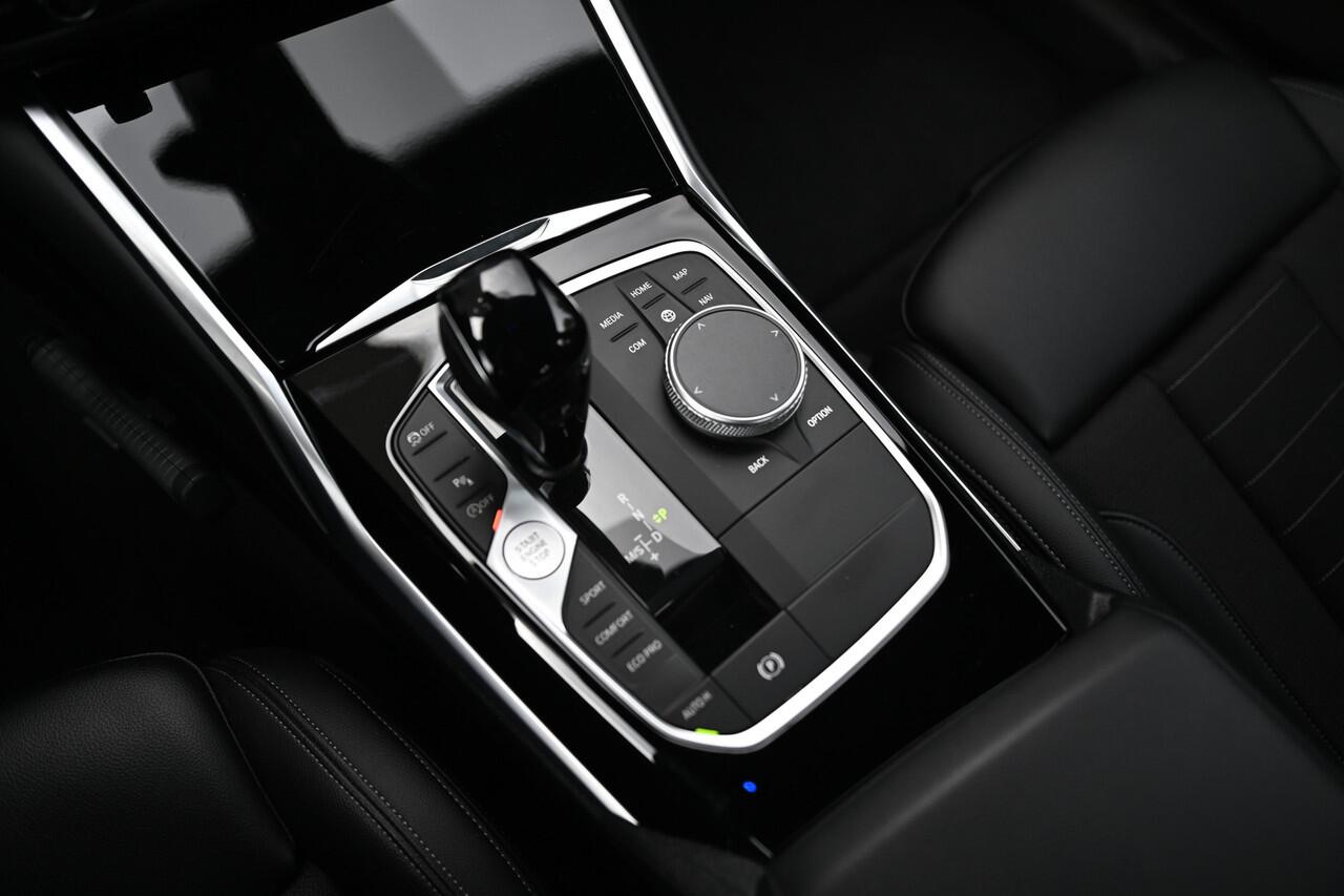 BMW 3-SERIE 318i Executive Sport Line Automaat / Sportstoelen / LED / Live Cockpit Professional / Stoelverwarming / Cruise Control