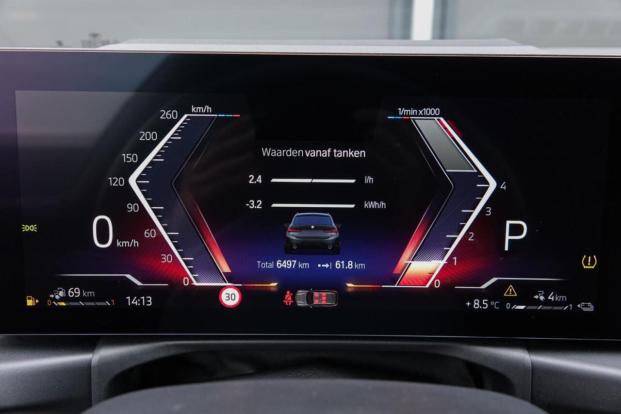 BMW 3-SERIE Touring 330e 292Pk Aut. | Plug-In Hybrid | M-Sport | X-Drive | Head-Up Display | LED | 19'' | Skyscraper Grau