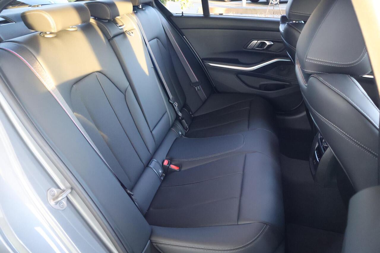 BMW 3-SERIE 330e Sedan | M Sportpakket Pro | Comfort Pack