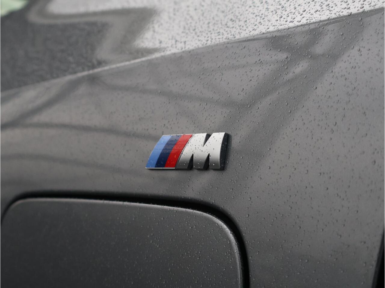 BMW 3-SERIE Touring 330e M-Sportpakket Pro / HIFI / Stoelverwarming / Comfort Access / Extra Getint Glas /