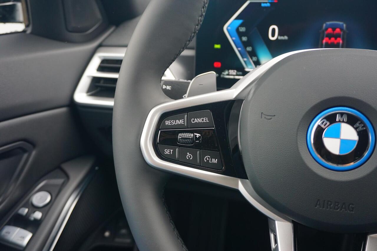 BMW 3-SERIE Touring 330e M Sportpakket 19'' / Comfort Access / Trekhaak / HiFi System