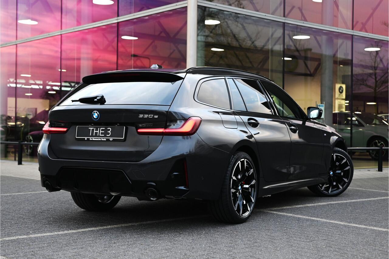 BMW 3-SERIE Touring 330e High Executive M Sport Automaat / Panoramadak / Trekhaak / Sportstoelen / M Adaptief onderstel / Adaptieve LED / Parking Assistant Plus / Comfort Access