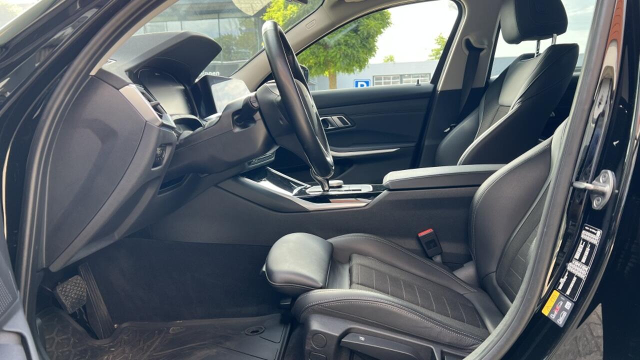 BMW 3-SERIE 330e | Navi | Stoelverwarming