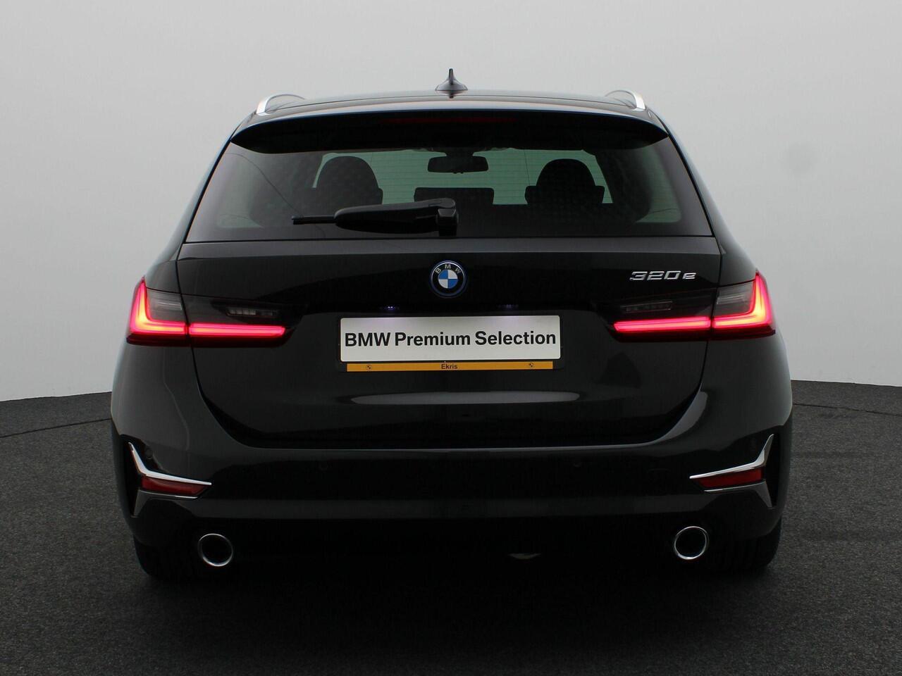 BMW 3-SERIE Touring 320e Luxury Line | High Executive | Sportstoelen voor | Live Cockpit Professional | HIFI | 17"