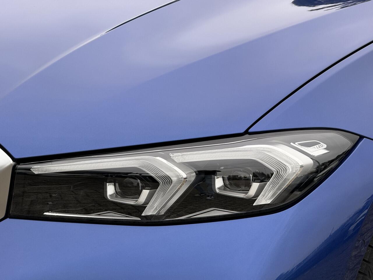 BMW 3-SERIE Touring 330e | NW Model | M-Sport | 18'' | Panorama | Camera | Elek. Trekhaak | HiFi