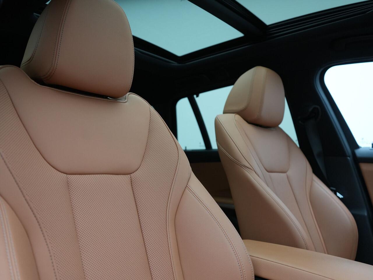 BMW 3-SERIE Touring 320e Plug In Hybrid 204pk Dealer O.H. PHEV | Panodak | Widescreen Navi | Camera | Lederen Sportstoelen Verwarmd | Sfeerverlichting | Apple Carplay | Navigatie | Virtual | DAB | Tansanitblau II Metallic |