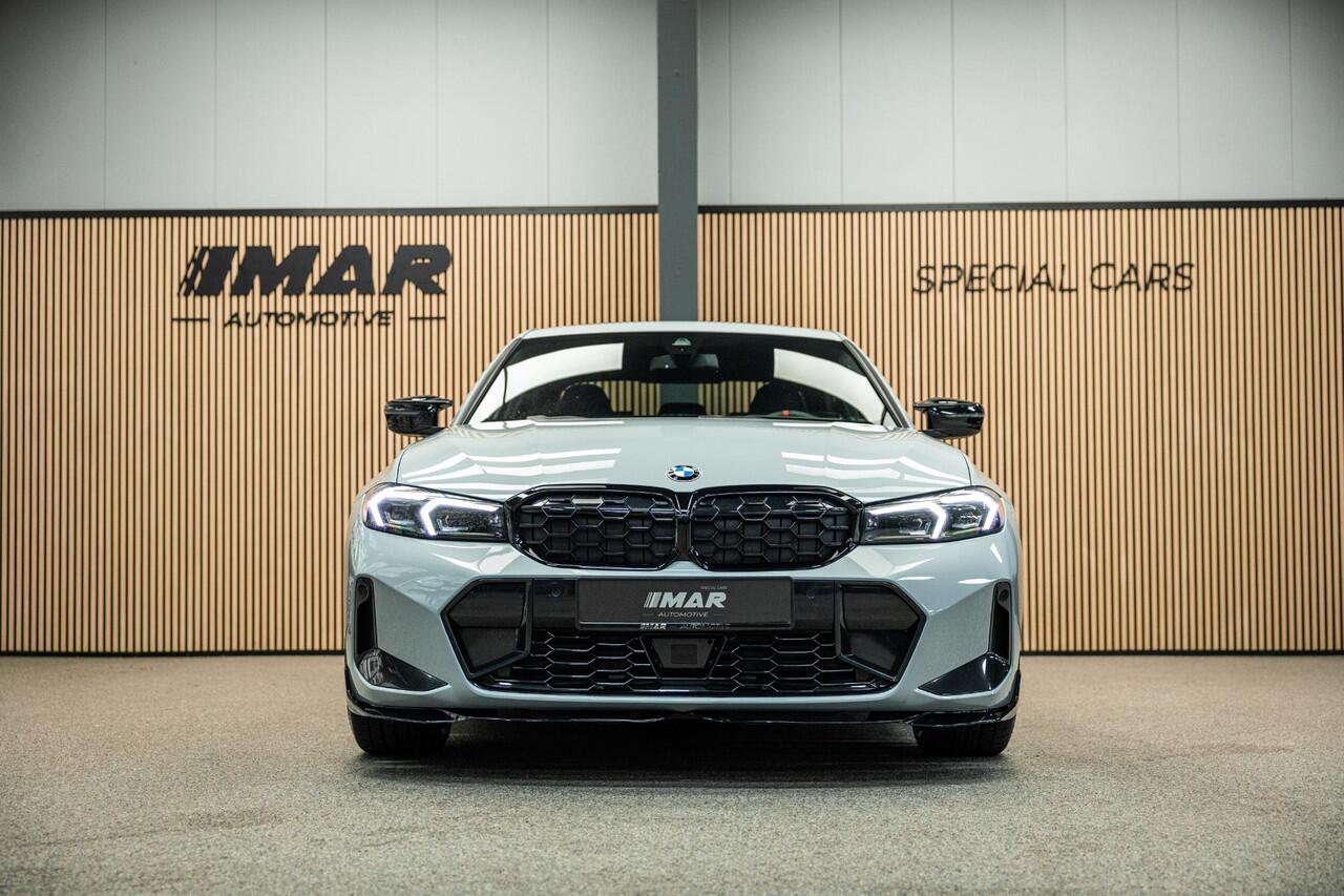 BMW 3-SERIE M340i xDrive | M-Performance Pack | M-stoelen | Head-Up | Carbon inleg | 20'' velgen | Sportstuur |