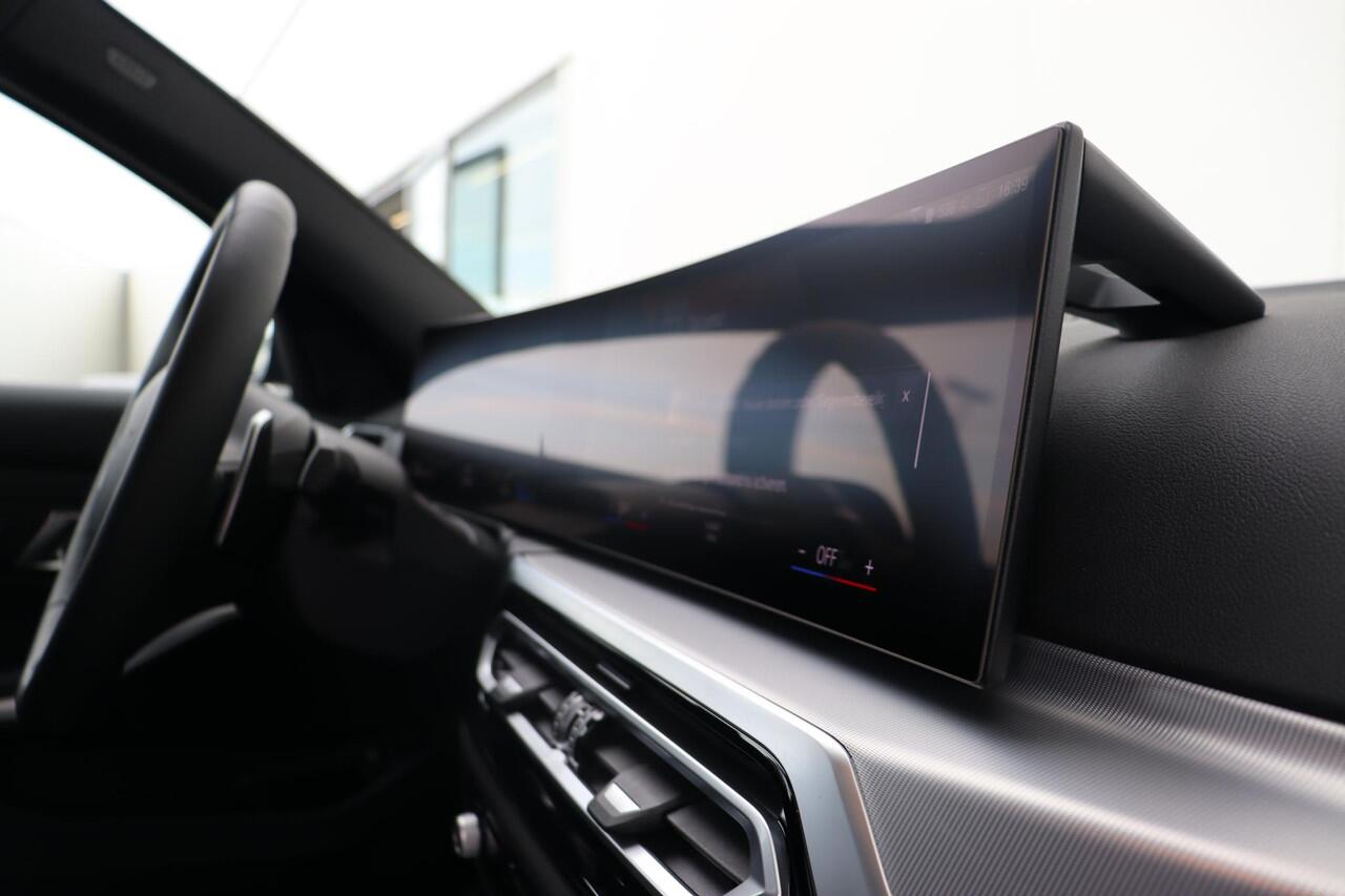 BMW 3-SERIE 320e M Sportpakket/ Elektrische Trekhaak/ schuif-/kanteldak/ Sportstoelen/ Verwarmd Stuurwiel | Ekris Selection