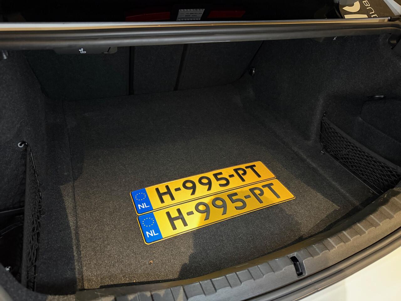 BMW 3-SERIE 318i High Exe Edition | M-performance | Leder | CarPlay