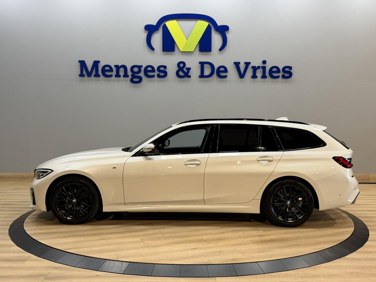 BMW 3-SERIE Touring 318i Executive Edition M Sport Parelmoer Wit Airco ECC | Virtual | Sfeer | Camera | Adaptief LED | Sfeer | Cruise Control | Isofix | NAP