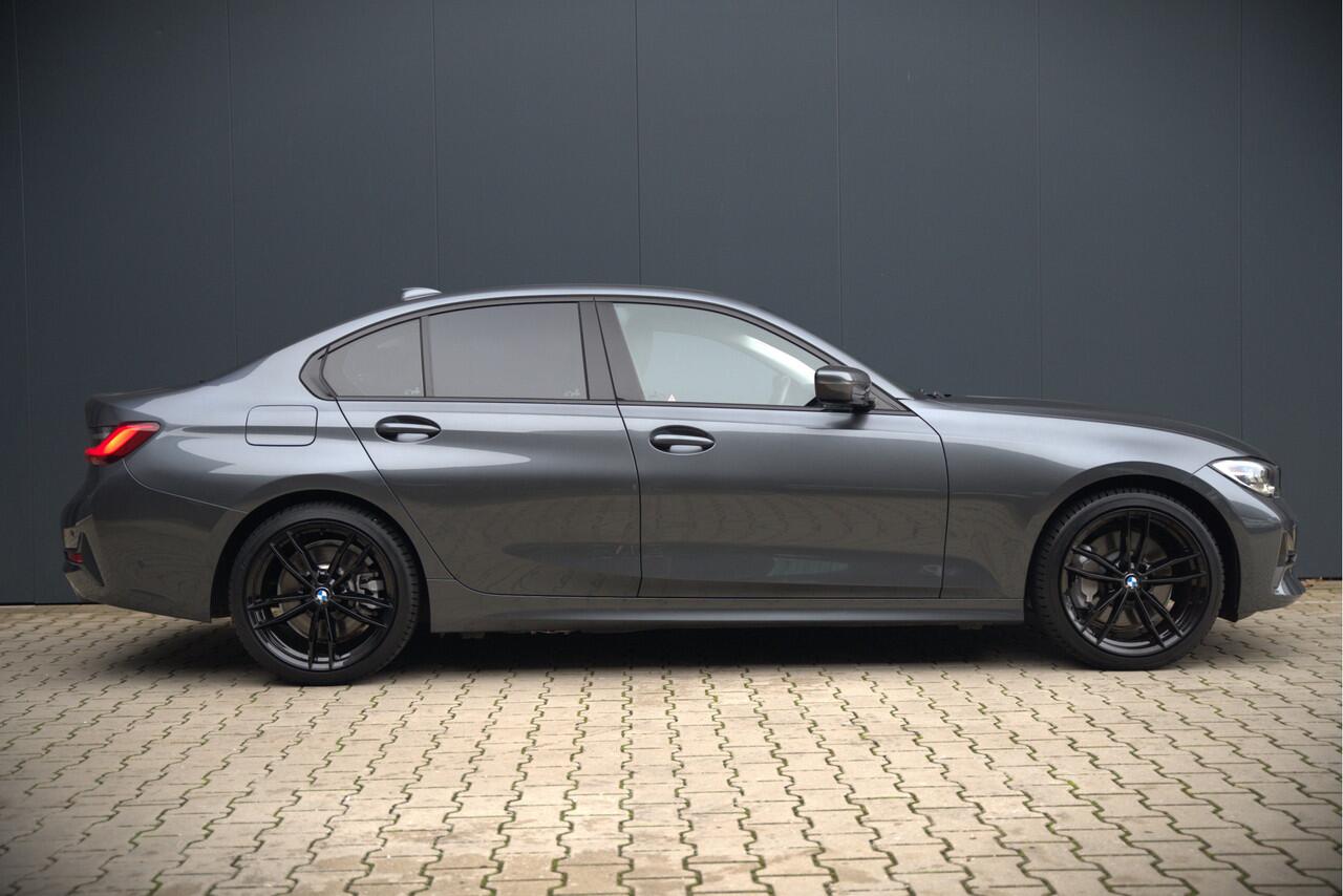 BMW 3-SERIE 330e eDrive Edition Sportline | Stoelverwarming | Cruise Control | Leer | Camera | Keyless | Apple Carplay | Ambiance Verlichting | HIFI | Parkeersensoren | Navigatie | NAP | Sport