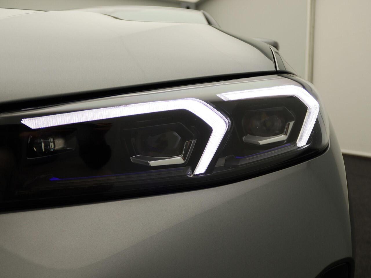 BMW 3-SERIE 320i Sedan | M Sportpakket Pro | Innovation Pack | Comfort Pack