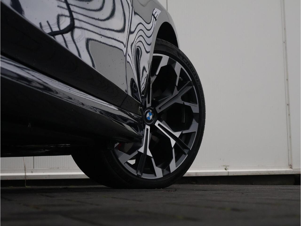 BMW 3-SERIE Touring 330e M Sportpakket Pro/ Stuurwiel verwarming/ Comfort Access/ Elektrische Trekhaak/ panoramadak/ Sportstoelen/ Stoelverwarming/ Active Cruise Control/ Harman Kardon