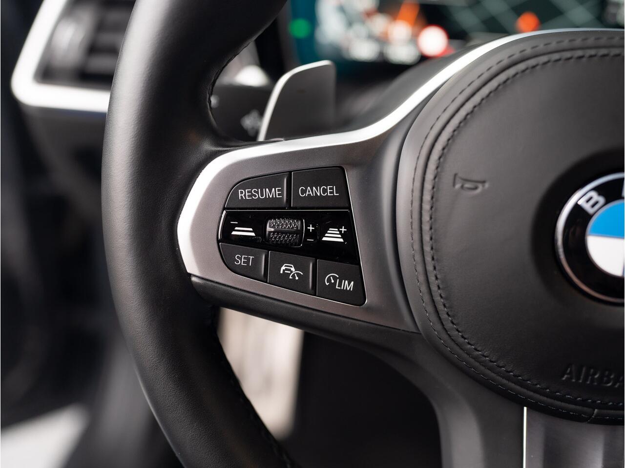 BMW 3-SERIE Touring M340i xDrive | Laser | 360 Camera | Trekhaak | Harman/Kardon | Head Up | Dodehoek sensoren | Prijs Rijklaar!!