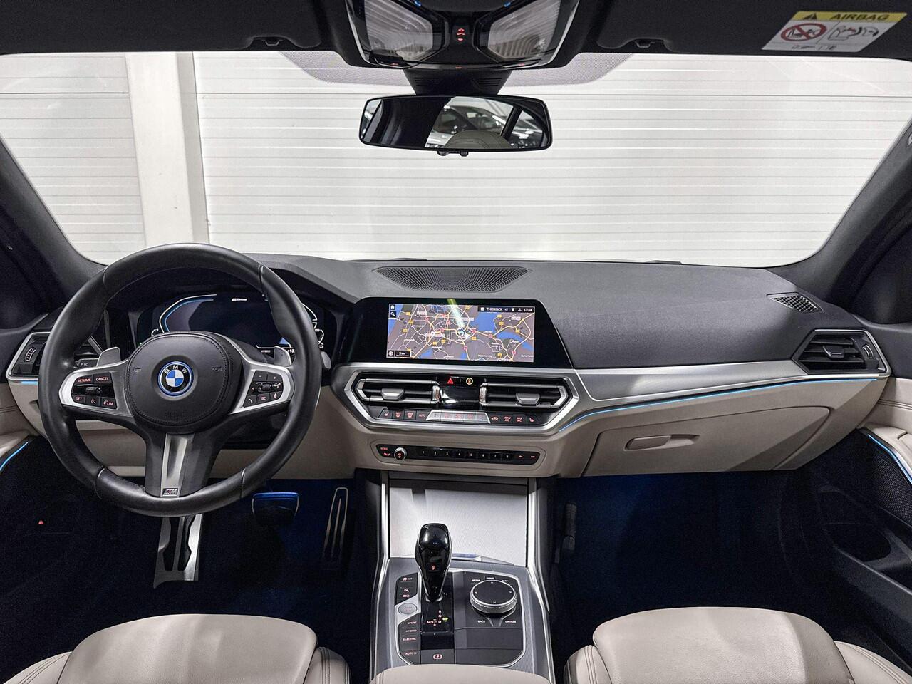 BMW 3-SERIE Sedan 330e xDrive Business Edition Plus | M-Sport | Pano | Stoelverwarming