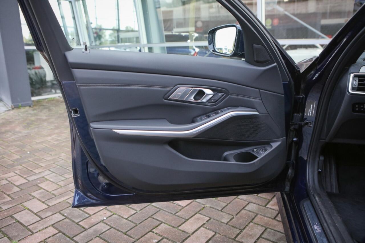 BMW 3-SERIE 320e | Laser | Schuif/Kantel | Apple Carplay | 360 Camera |