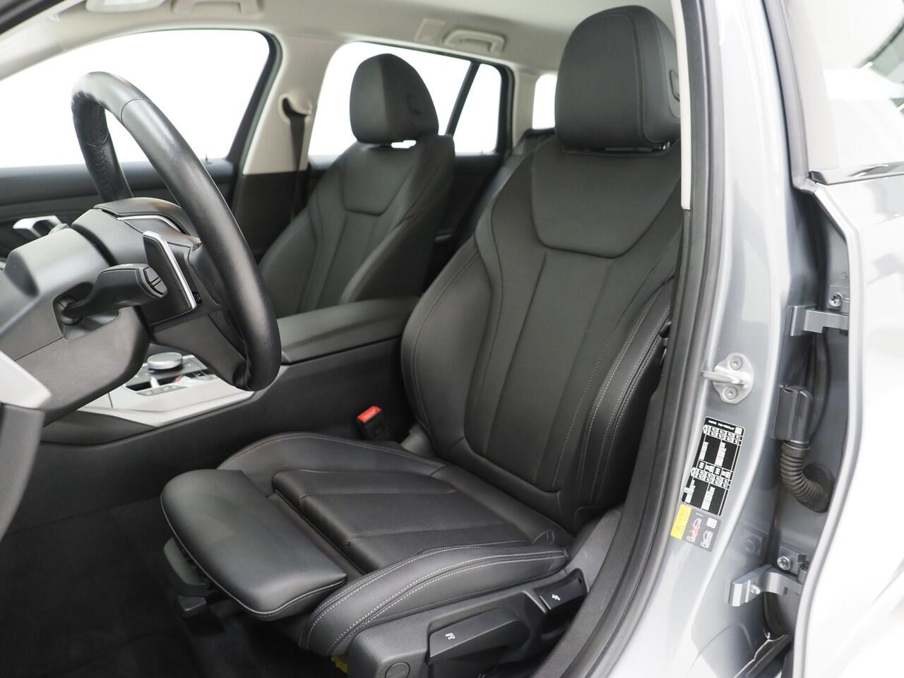 BMW 3-SERIE Touring 320e LCI Shadow Line | Nieuw Model | Keyless | Camera | BLIS | Widescreen | Carplay | Cruise | DAB | LED