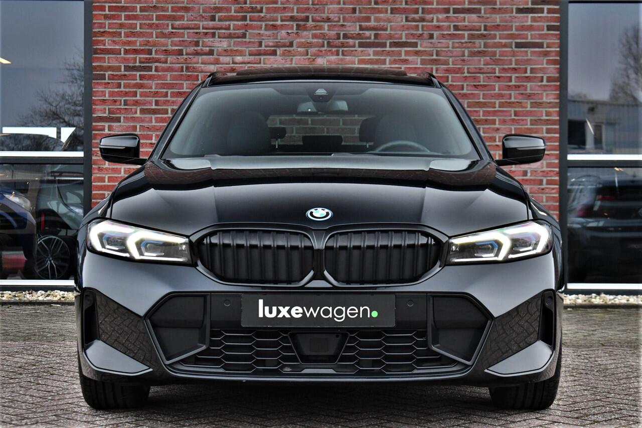 BMW 3-SERIE Touring 330e M-Sport Pano ACC Trekh H/K HUD 19inch Stuurverw