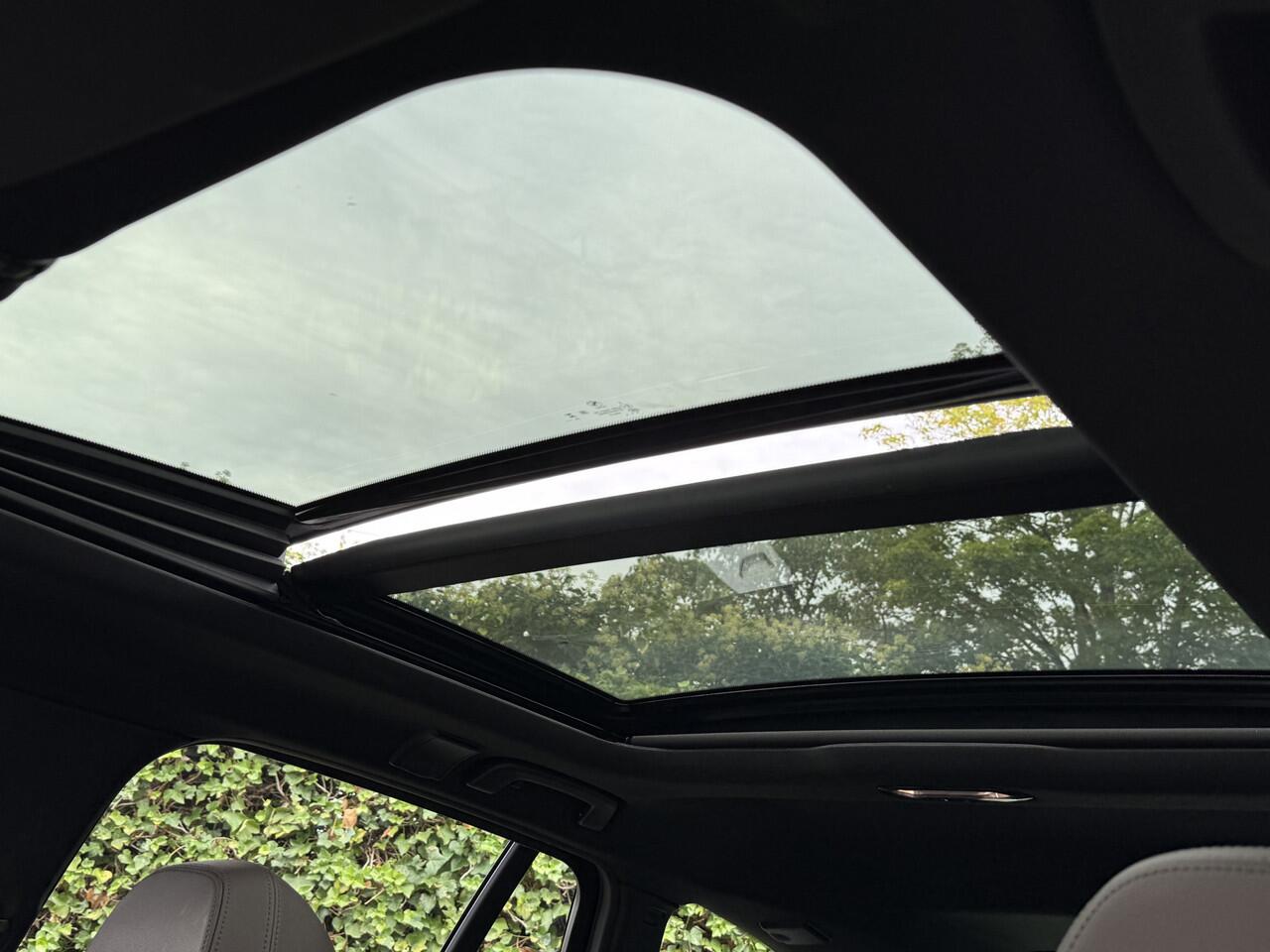 BMW 3-SERIE Touring 330i xDrive | M-Sport Pro | 19'' | Elek. Trekhaak | Panorama