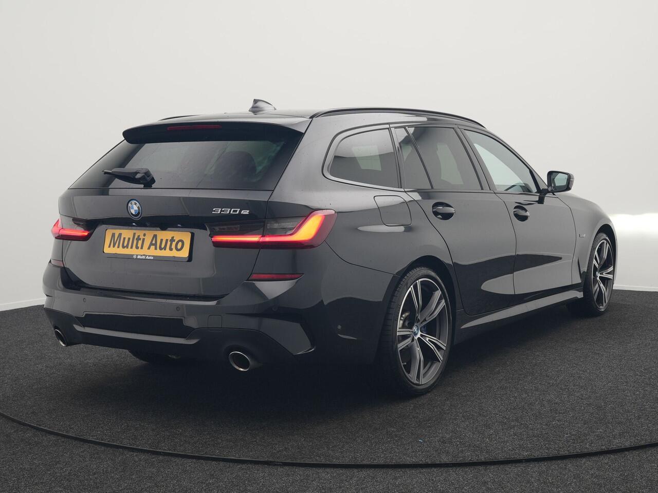 BMW 3-SERIE Touring 330e M Sport Plug In Hybrid 292pk Dealer O.H PHEV | Trekhaak Af Fabriek | Adaptive Onderstel | Adaptive Cruise | Laser LED | Sportstoelen Verwarmd | Sfeerverlichting | Apple Carplay | Camera | Virtual | Navigatie | DAB |