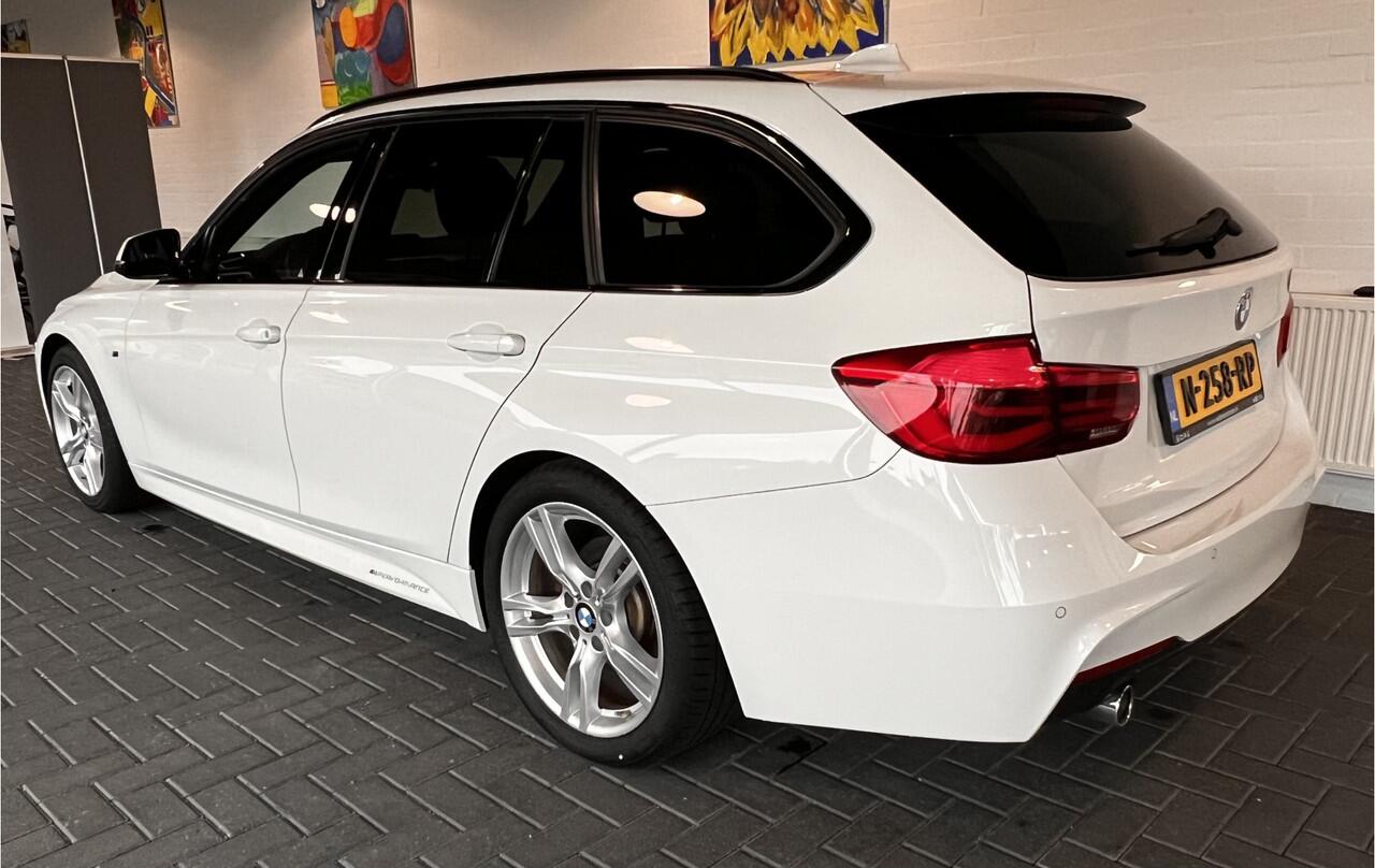 BMW 3-SERIE Touring 318i M Sport / Stoelverwarming / LED / PDC