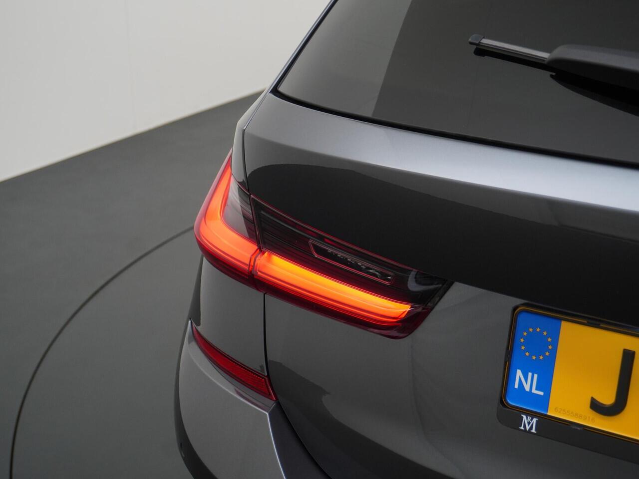 BMW 3-SERIE Touring 330e High Executive M SPORT DEALER ONDERHOUDEN | LASER LED | HARMAN KARDON | PANORAMADAK| RIJKLAARPRIJS INCL. 12 MND BOVAG GARANTIE