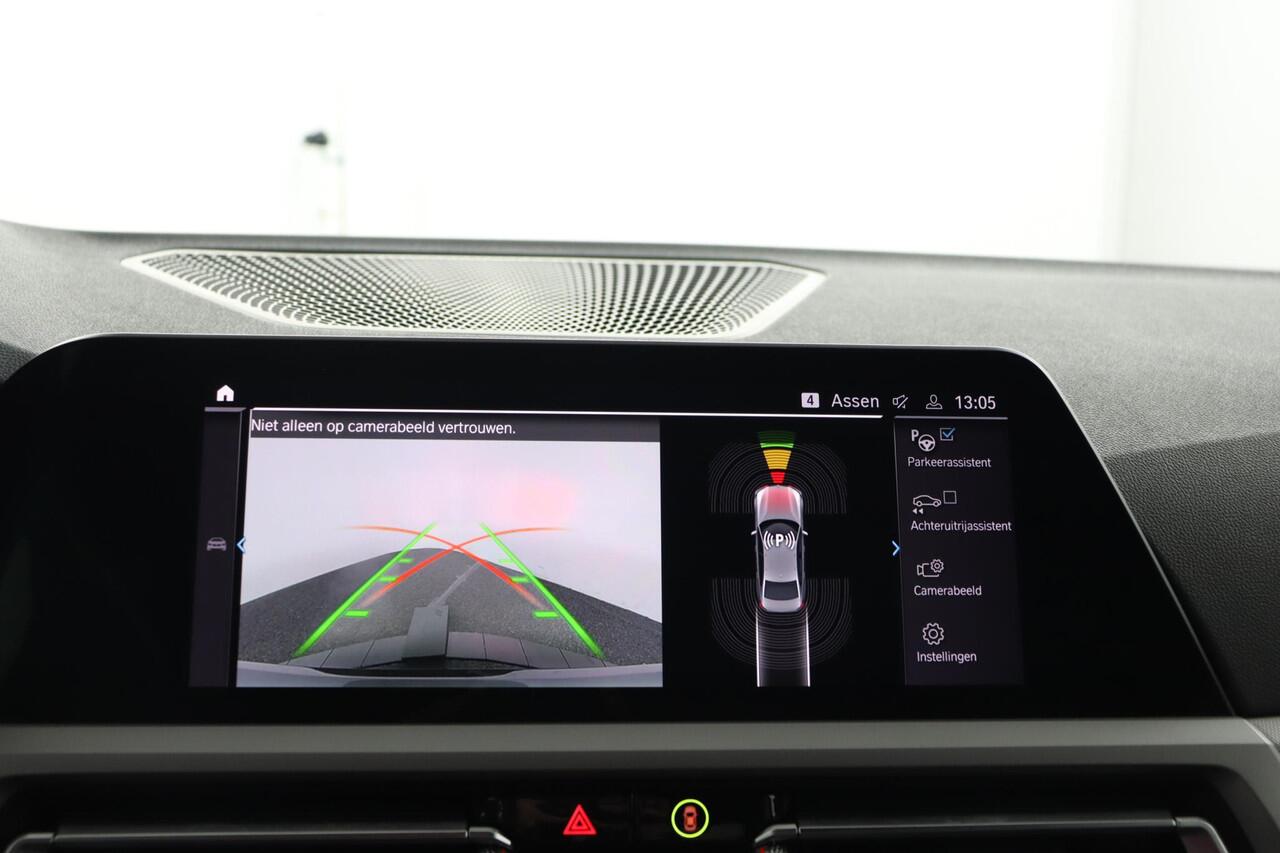 BMW 3-SERIE 320e Business Edition Plus | M Sportstuur | M Shadow Line | M Hemelbekleding Anthrazit | Stoelverwarming | Camera | HiFi Systeem | Leder