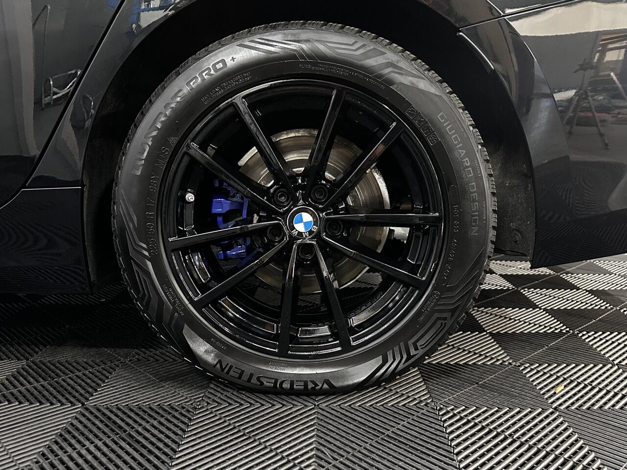 BMW 3-SERIE 318i Navi, Clima, Head Up, Nieuwstaat