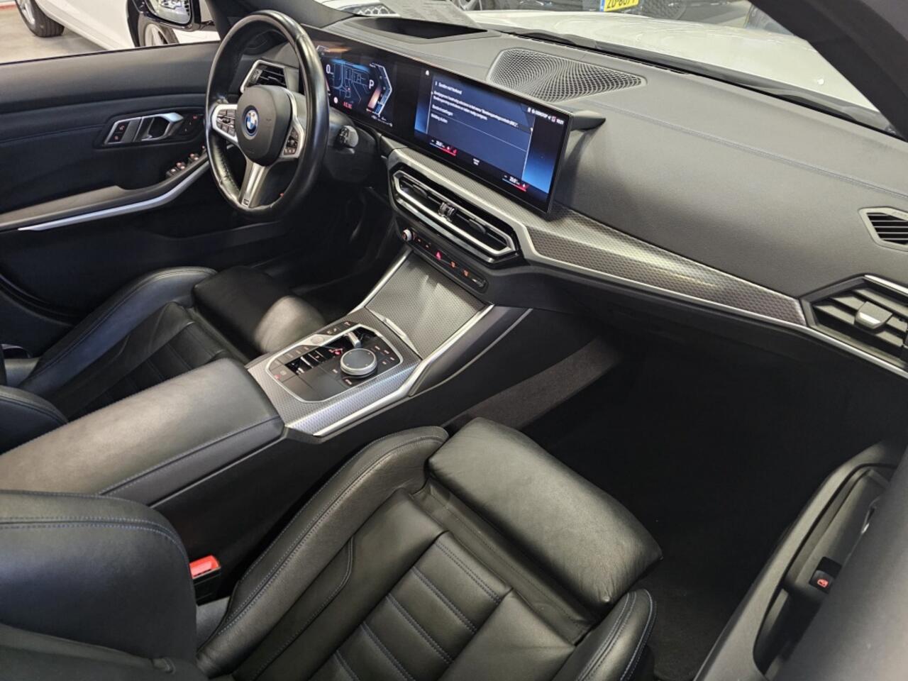 BMW 3-SERIE Touring 330e | Laser Light | Stoelverwarming | Panoramadak | Compleet