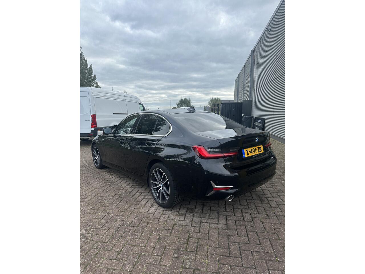 BMW 3-SERIE 320i xDrive High Executive