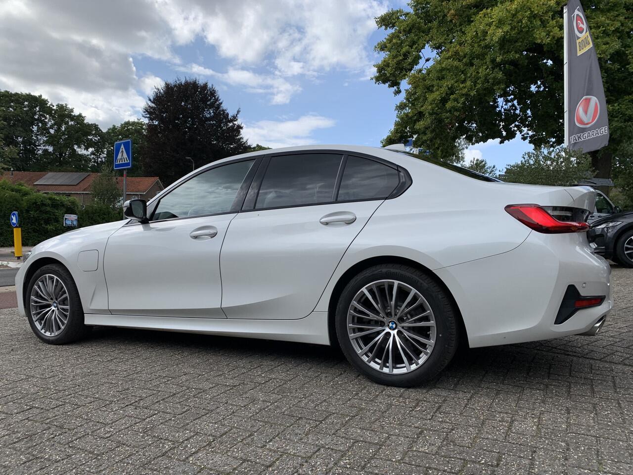 BMW 3-SERIE 330e High Executive, Sport pack | Trekhaak