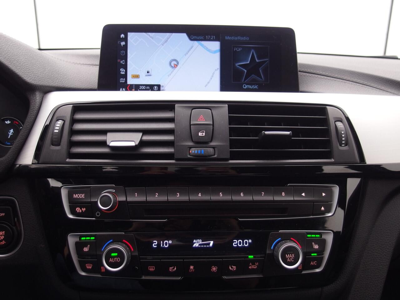 BMW 3-SERIE Touring 318i M Sport Corporate Lease AUTOMAAT / TREKHAAK / FULL LED / NAVI / CLIMA / STOELVERW / PDC / NL-AUTO