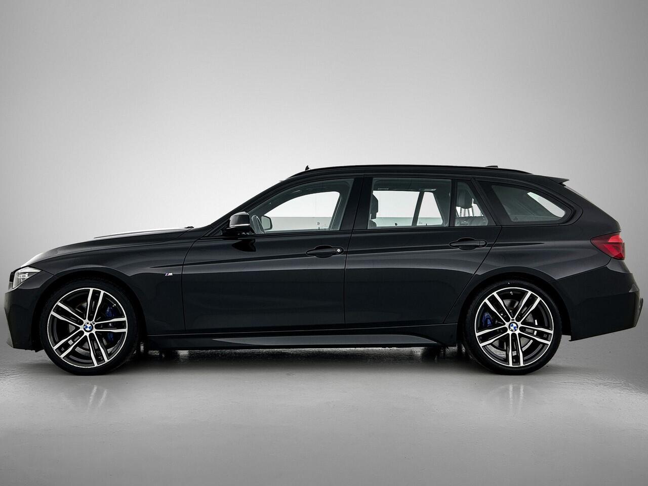 BMW 3-SERIE Touring 318i M Sport Automaat Corporate / Panoramadak / Leder-sport / Camera / Navigatie / M-Sport plus - Parking - Media Pack / Apk nieuw