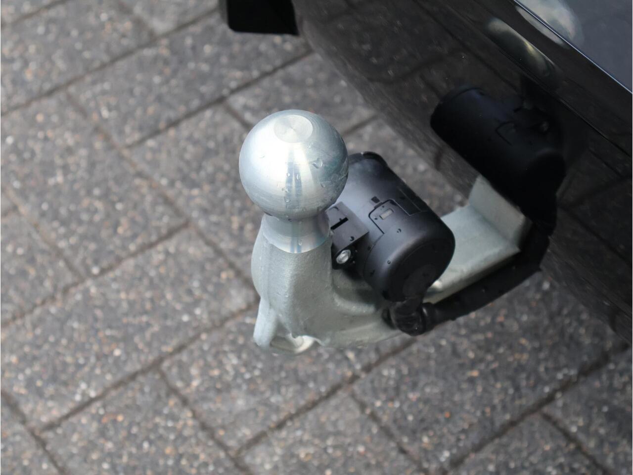 BMW 3-SERIE Touring 330e M Sportpakket Pro/ Stuurwiel verwarmd/ Comfort Access/ panoramadak/ Stoelverwarming/ Elektrische Trekhaak/ Active Cruise Control