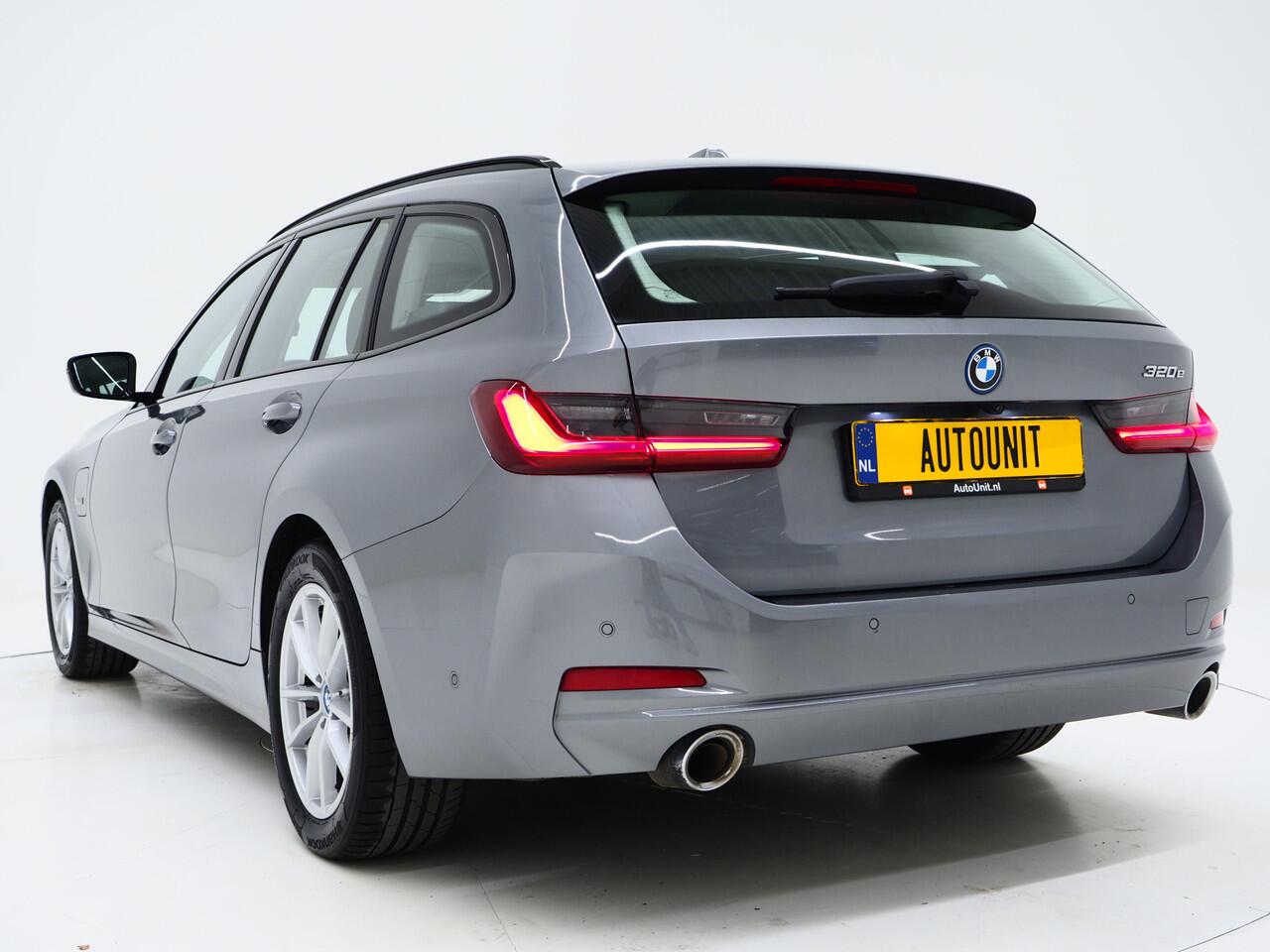 BMW 3-SERIE Touring 320e LCI Shadow Line | Nieuw Model | Keyless | Camera | BLIS | Widescreen | Carplay | Cruise | DAB | LED