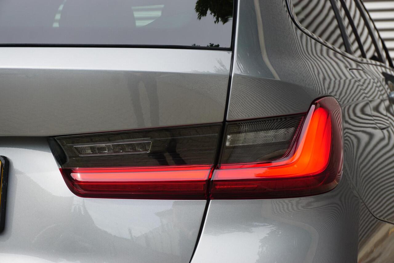 BMW 3-SERIE Touring 330e M Sportpakket Pro | Comfort Pack | HiFi System | Extra getint glas in achterportierruiten en achterruit | Achteruitrijcamera | Ekris Selection
