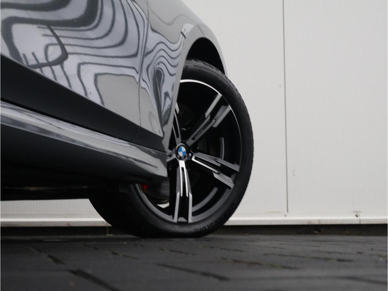 BMW 3-SERIE Touring 330e M-Sportpakket Pro / HIFI / Stoelverwarming / Comfort Access / Extra Getint Glas /