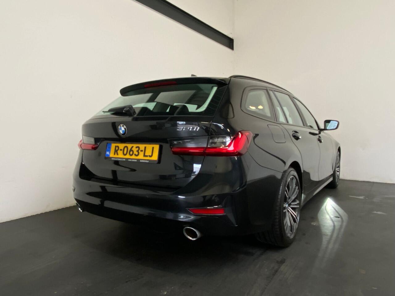 BMW 3-SERIE Touring 320i High Executive