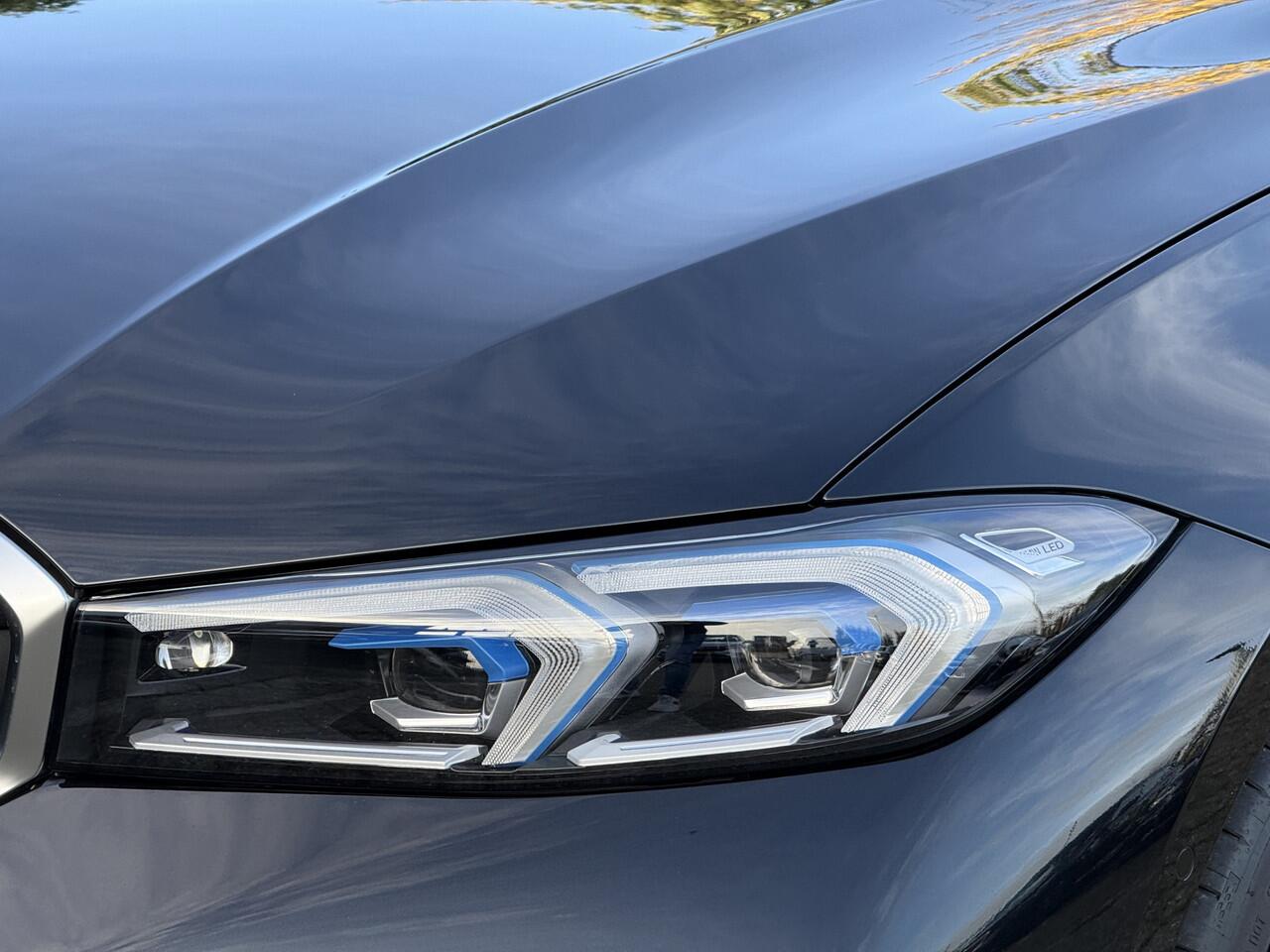 BMW 3-SERIE Touring 330e M-Sport | Panorama | Trekhaak | 19" | Driving Ass. | 360 Cam | Memory Stoel