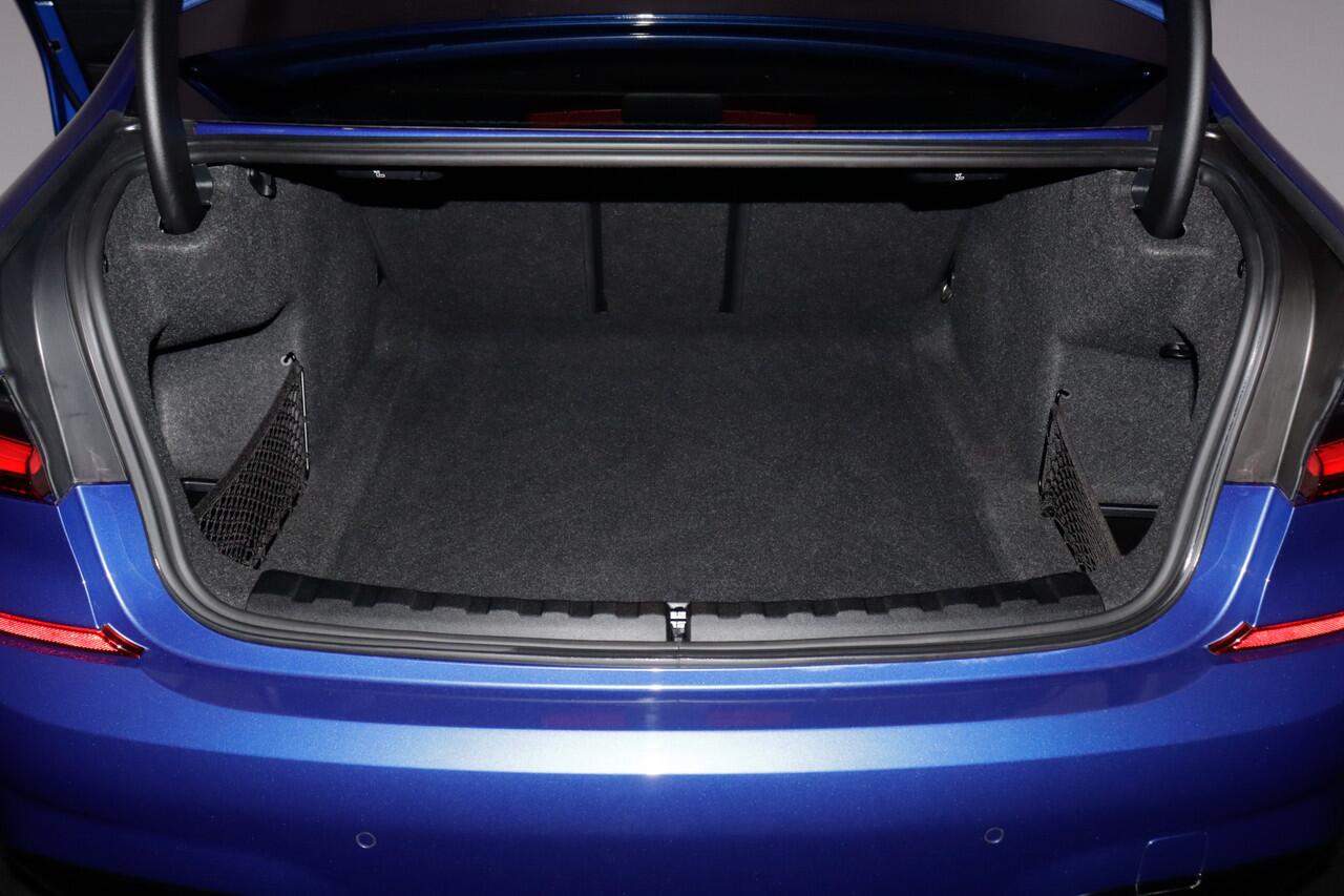 BMW 3-SERIE 330iA M-SPORT INNOVATION SCHUIFDAK | LASER LED | MEMORY | LEDER | STOELVERW | CAMERA | CARPLAY | DAB | LMV 20''